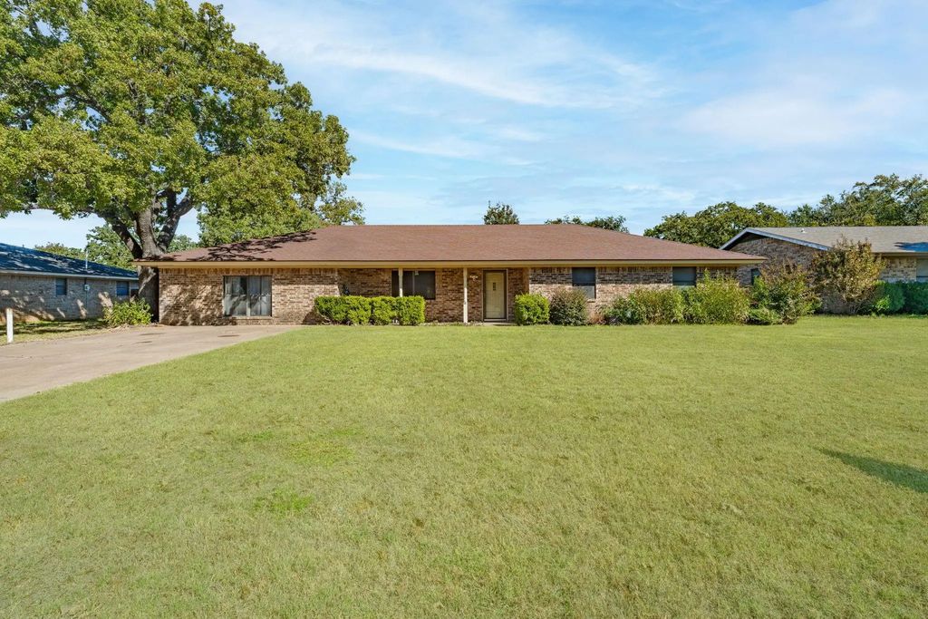 103 Spicewood Drive, Stephenville