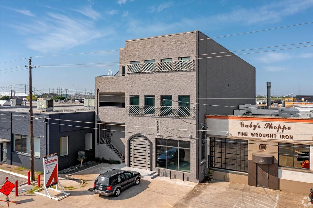1303 Dragon Street A, Dallas