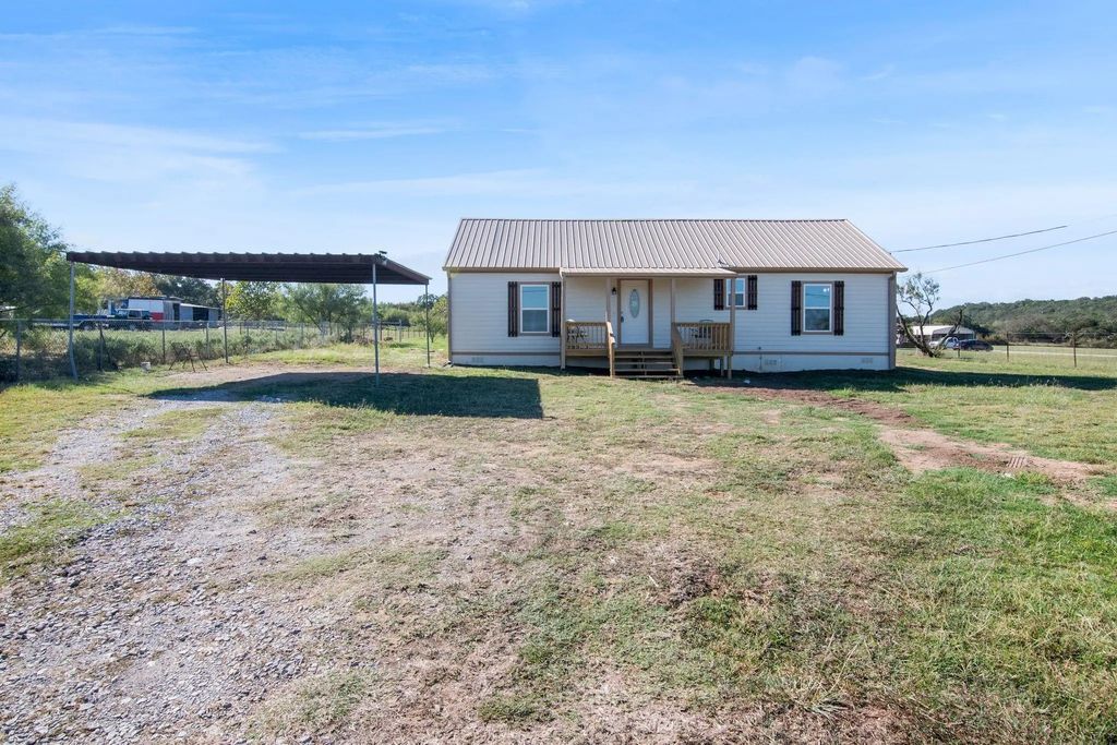 825 Oaks Crossing Road, Mineral Wells