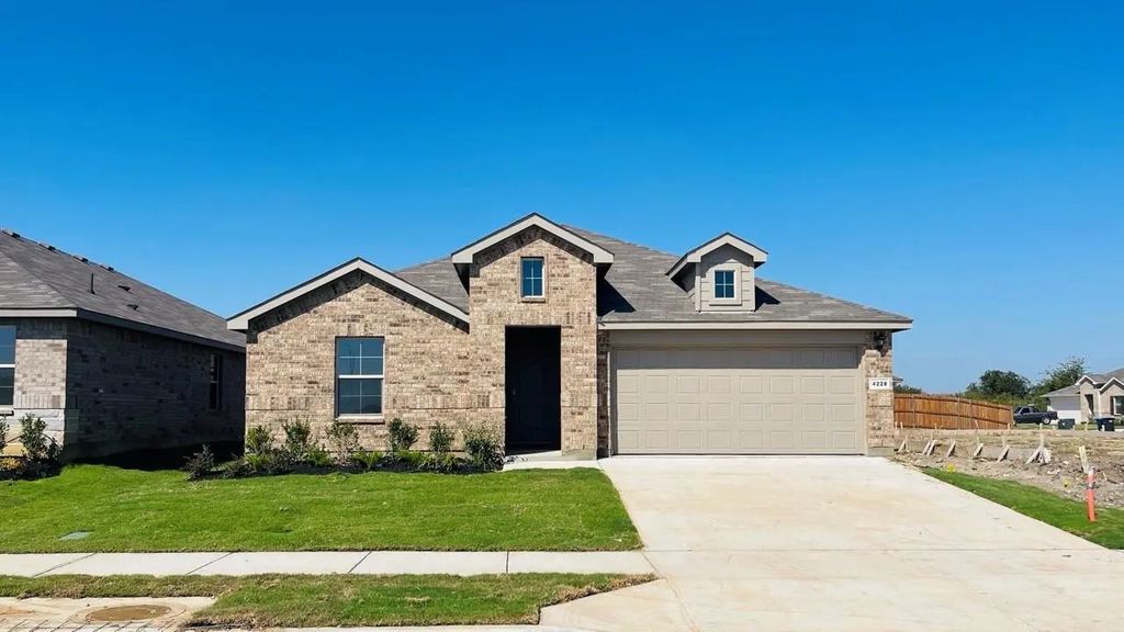 4228 Trickling Creek Lane, Fort Worth
