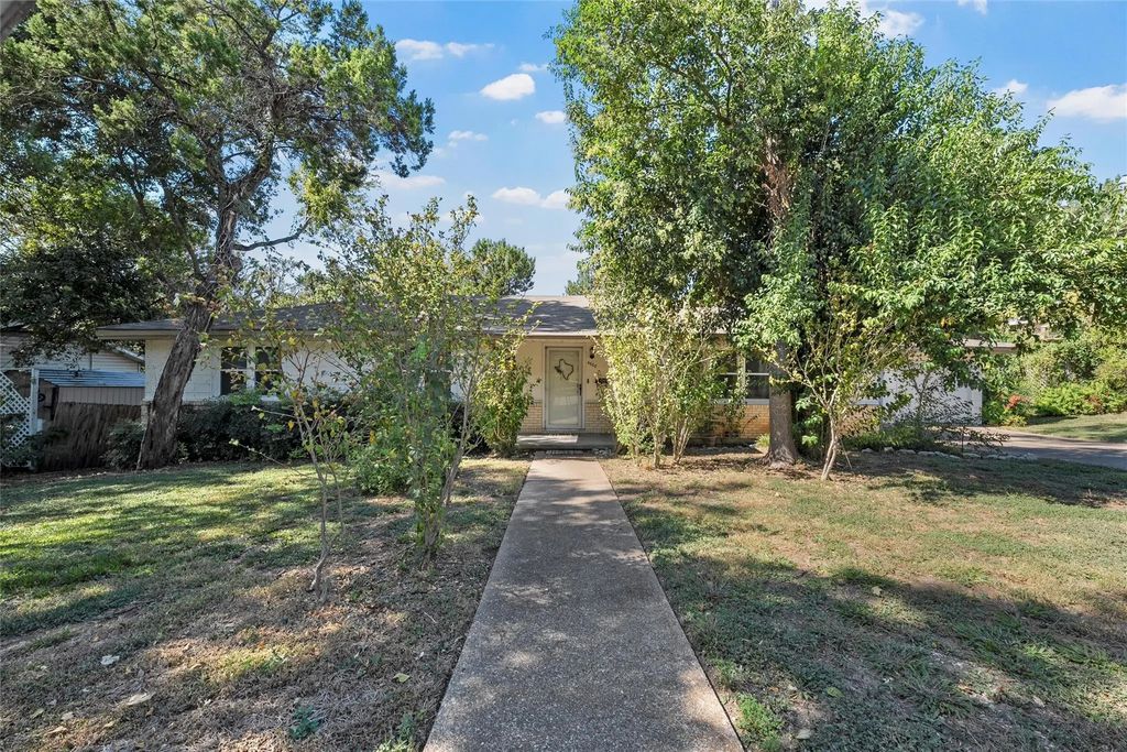 4600 Robinwood Drive, Waco