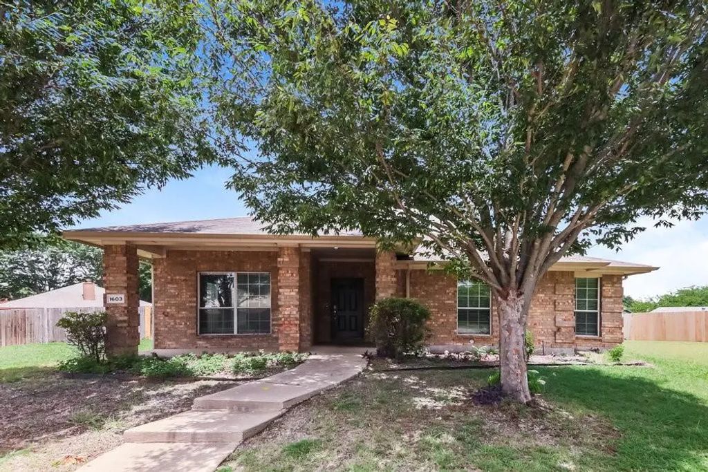 1603 Venus Drive E, Lancaster