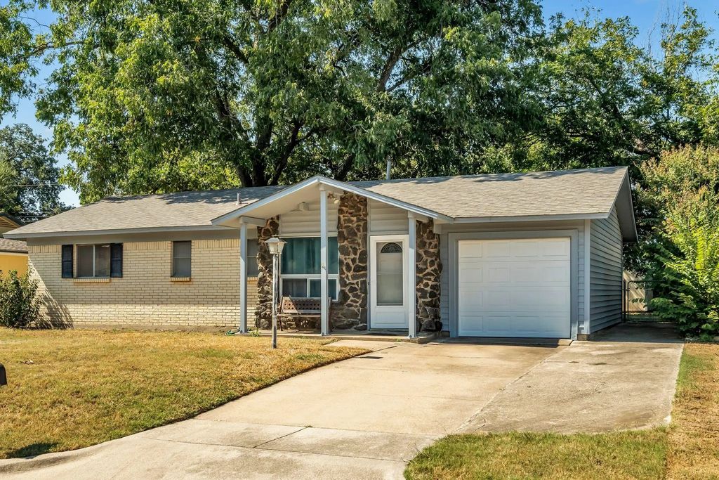 529 Livingston Drive, Hurst