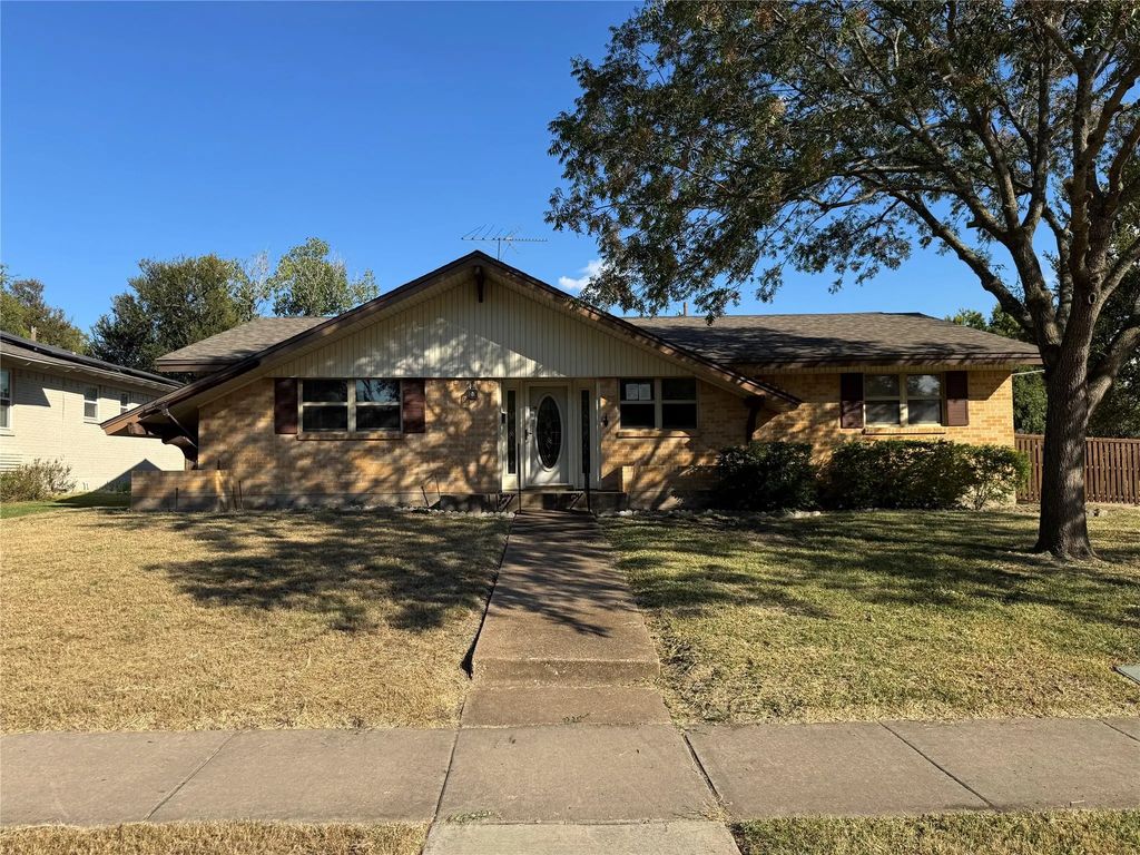 1900 Provincetown Lane, Richardson