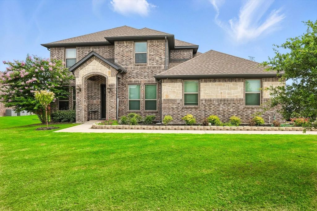 180 Sapphire Lane, Waxahachie