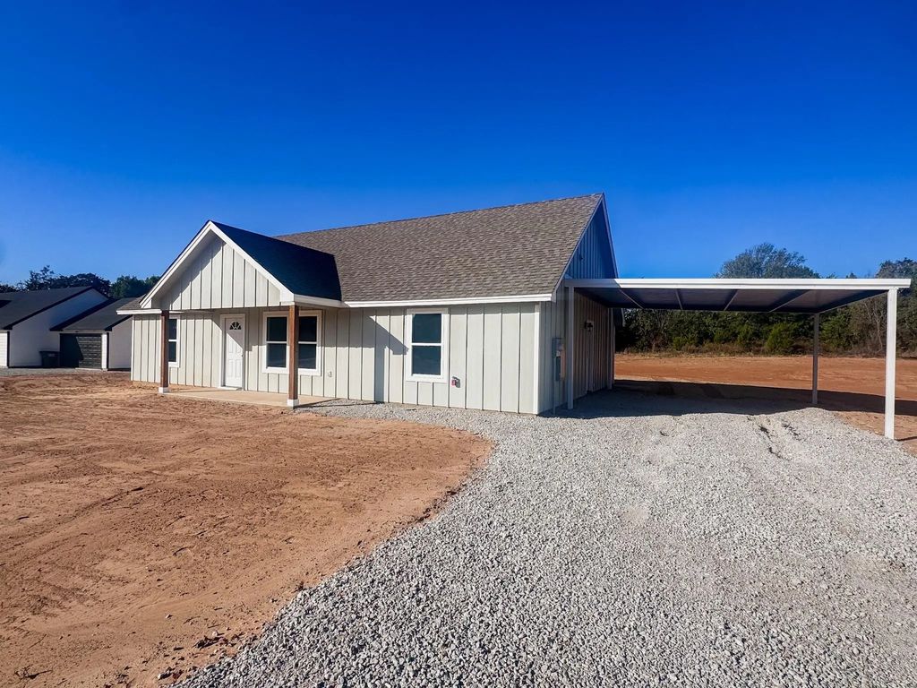 1008 Bradshaw Court, Springtown