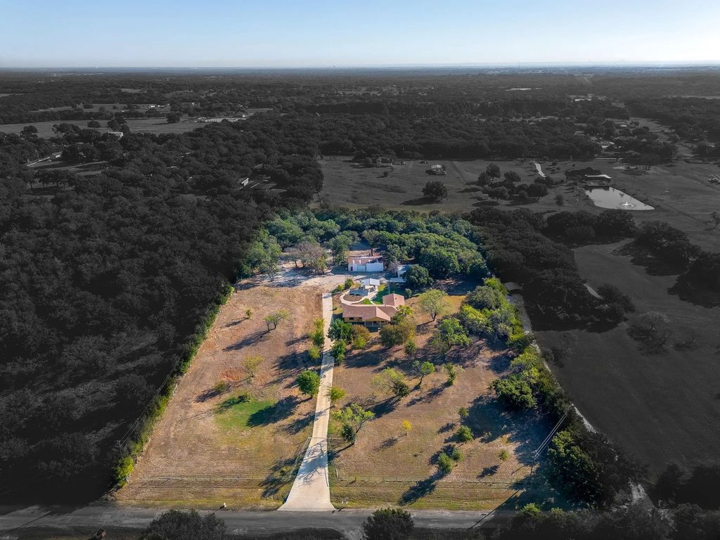 4924 Tanglewood Drive, Burleson