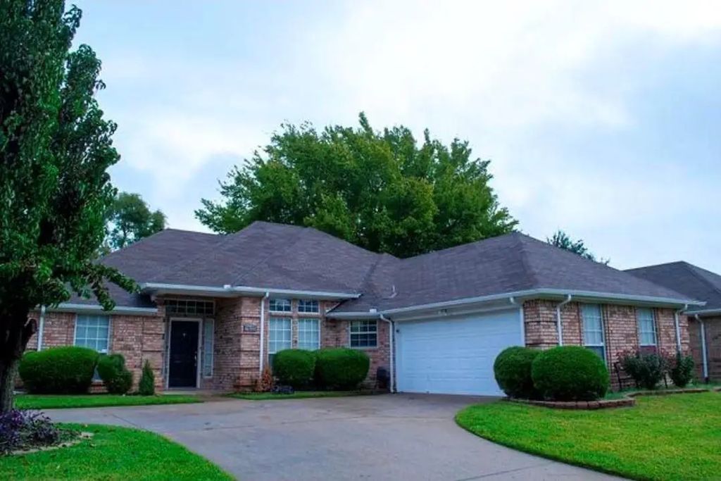 7825 Hightower Drive, North Richland Hills