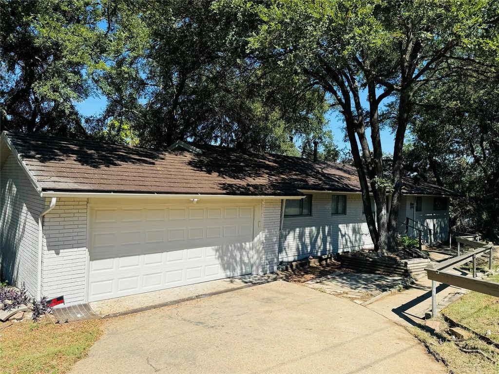 2118 Rock Creek Drive, Grand Prairie