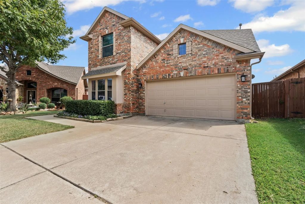 784 Red Elm Lane, Fort Worth