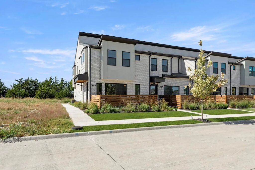 1827 Azalea Drive, Melissa