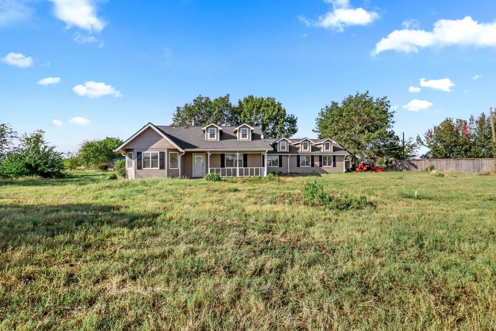 10724 County Road 2458, Terrell