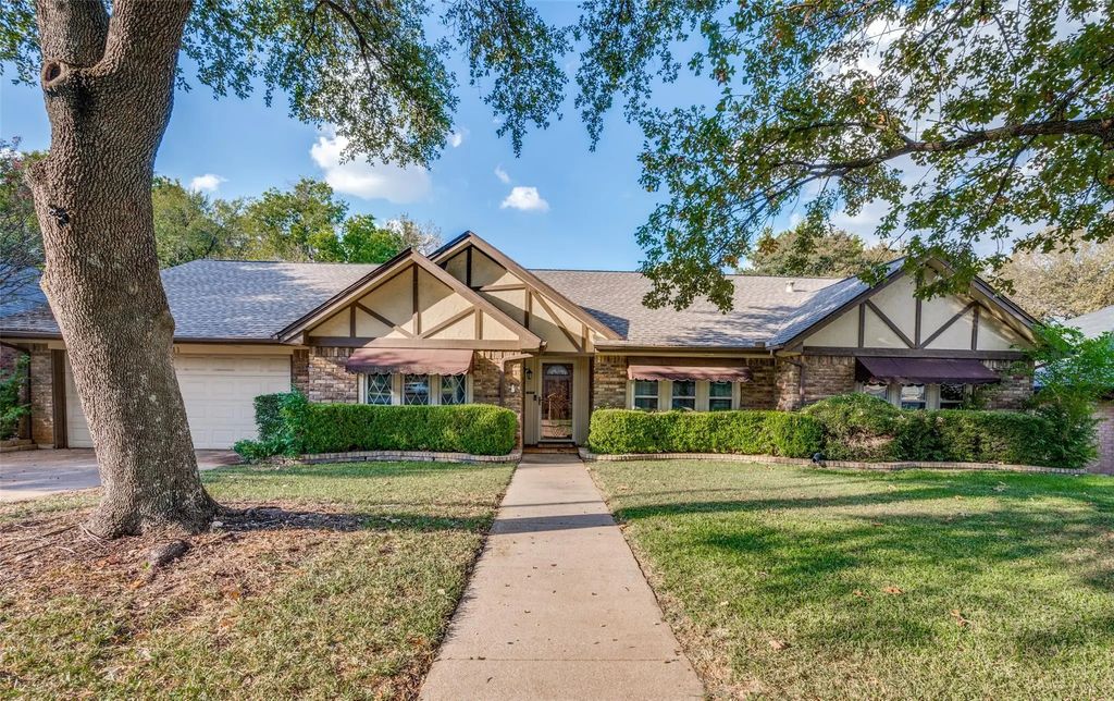 4111 Three Oaks Drive, Arlington