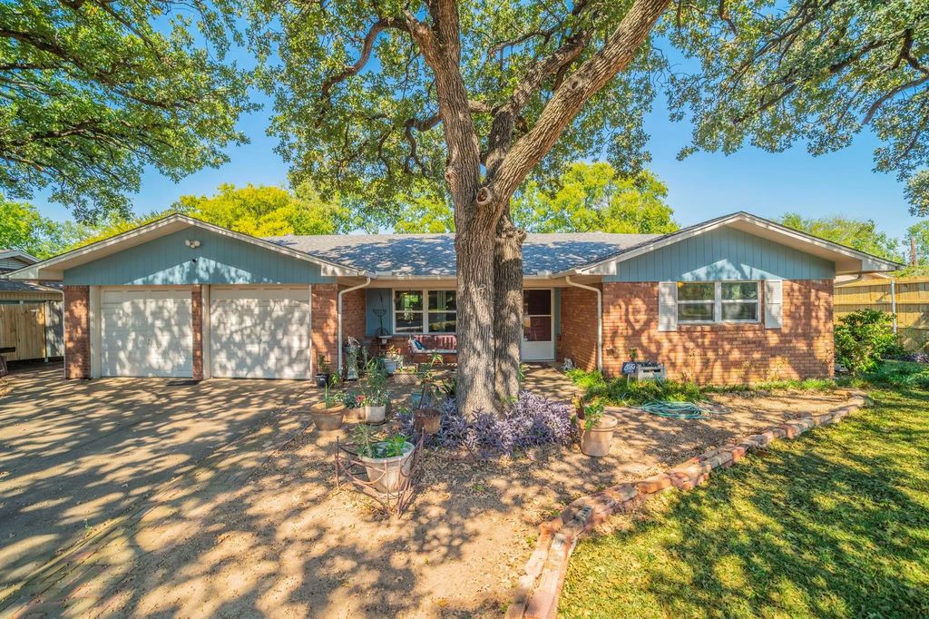 509 Martin Lane, Euless