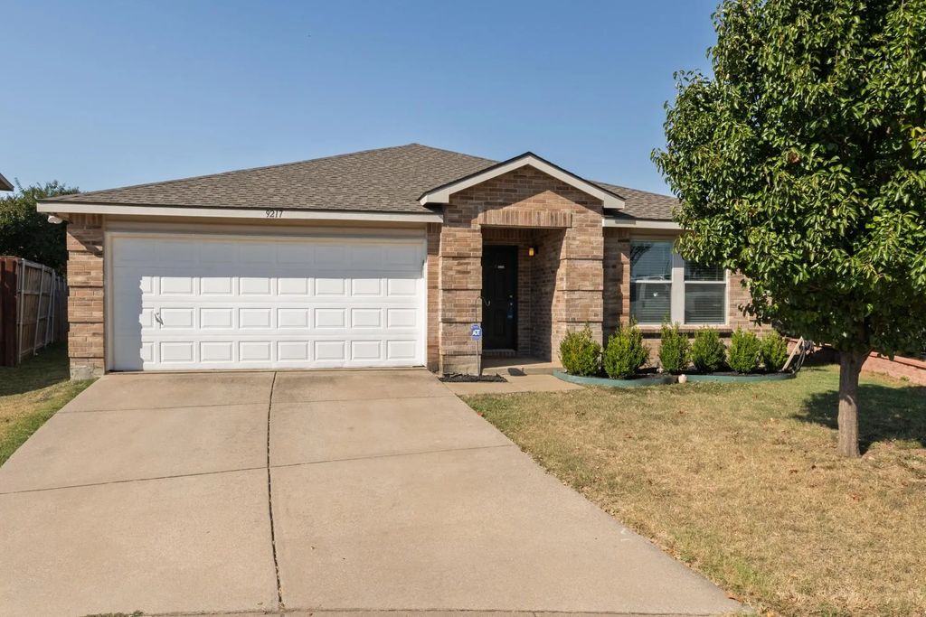 9217 Delano Court, Fort Worth