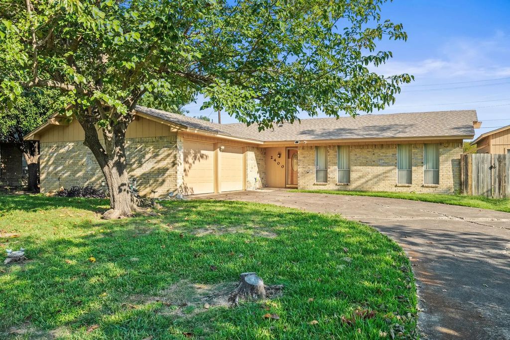 2400 Bowling Green Street, Denton