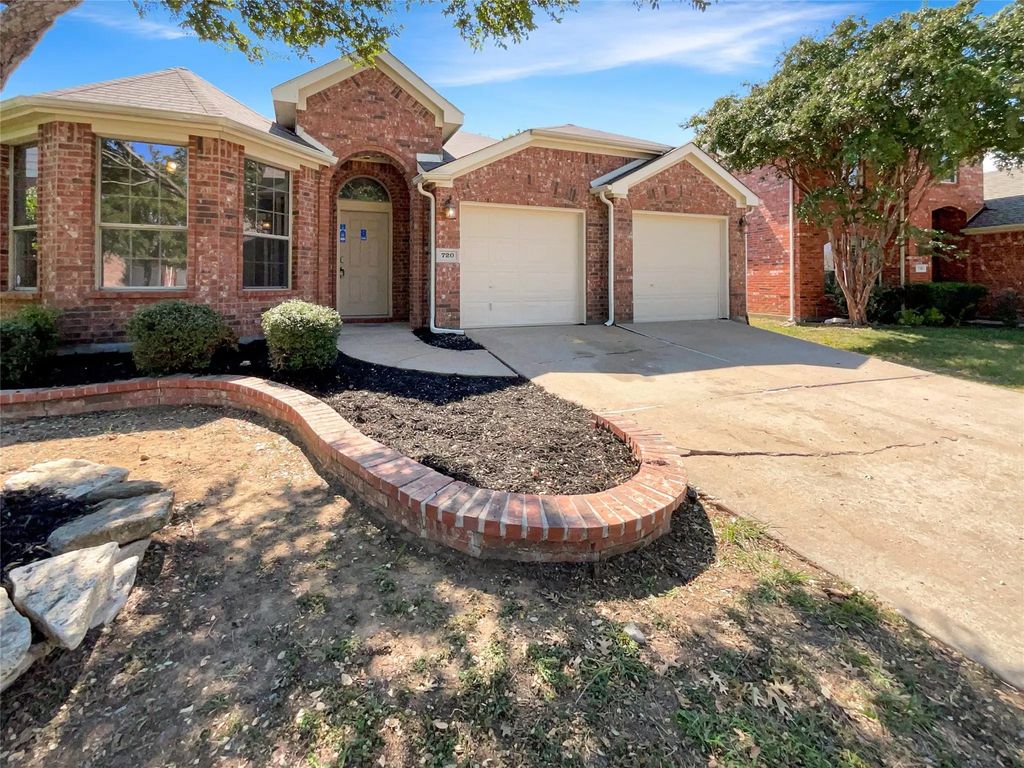 720 Lake Grove Drive, Little Elm