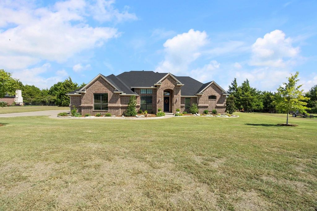 140 Stone Field Court, Waxahachie