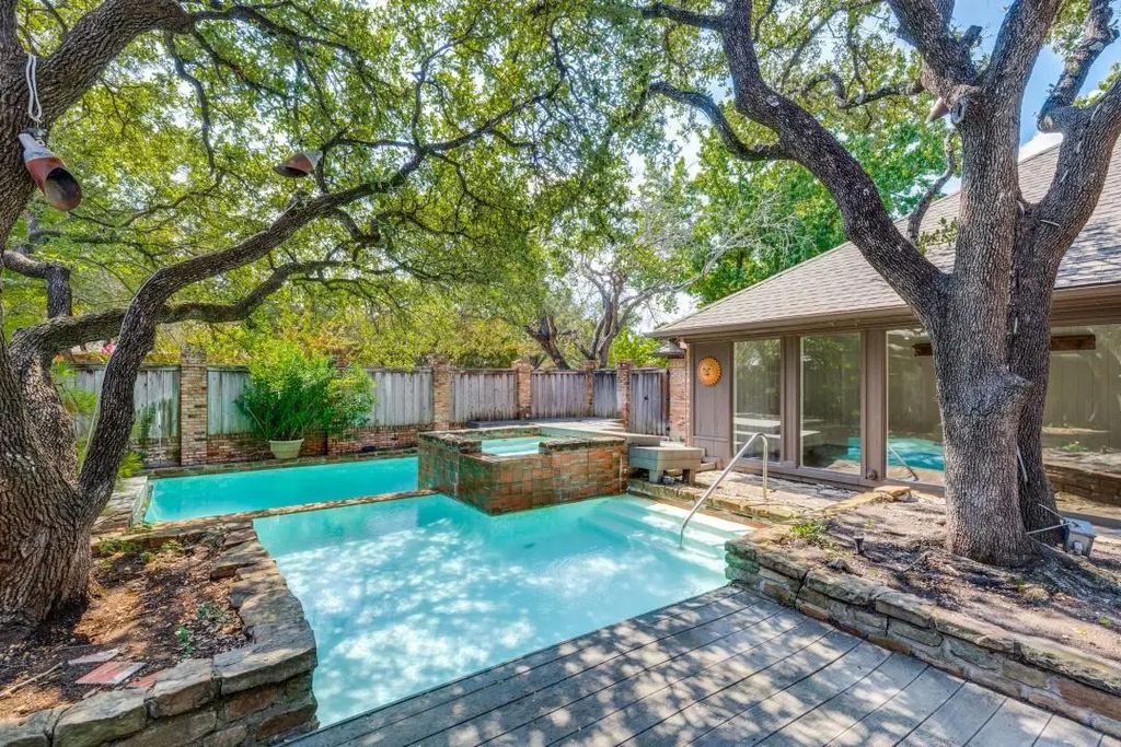 5703 Club Oaks Drive, Dallas