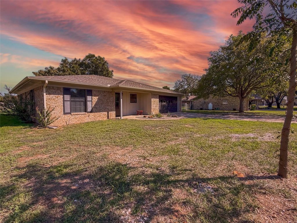 3809 Winding Way, Granbury