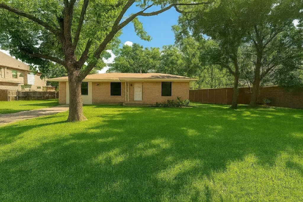 404 S Coppell Road, Coppell