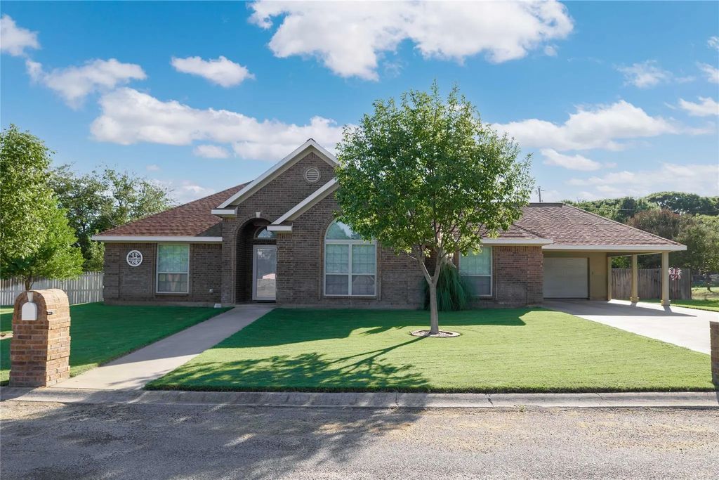 104 Bunker Hill Street, Comanche