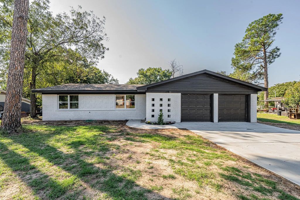 2004 Edgewood Drive, Bridgeport