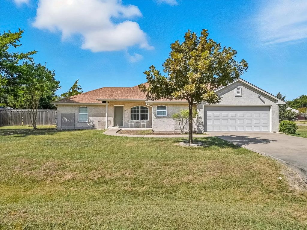 3111 Clover Lane, Waxahachie