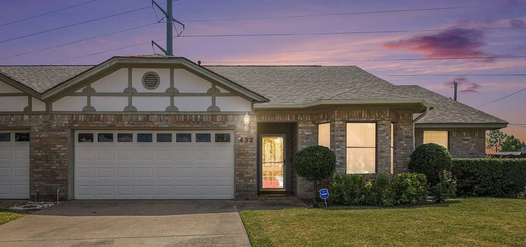 432 Sunnybrook Court, Bedford