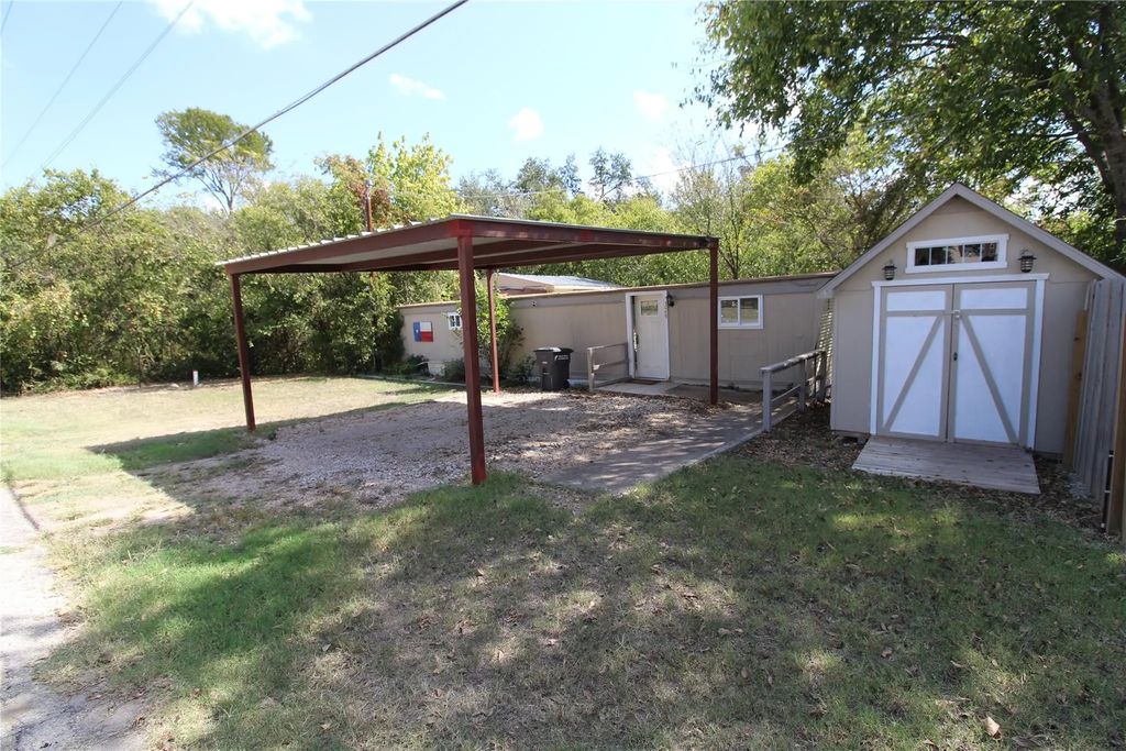 329 Longhorn Trail, Weatherford