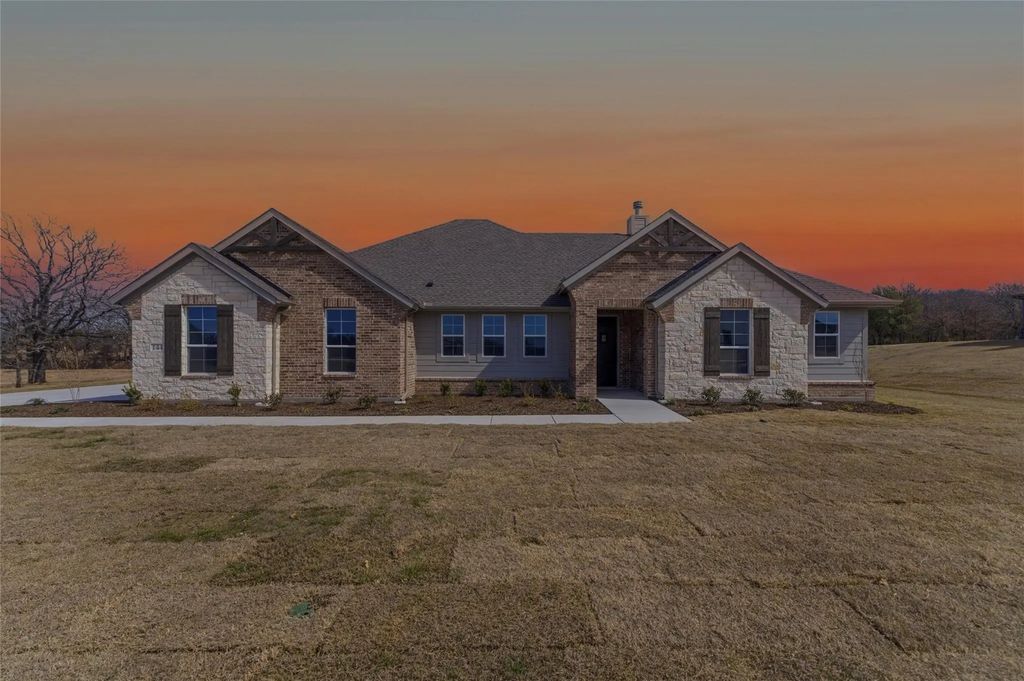 144 Oak Grove Way, Springtown