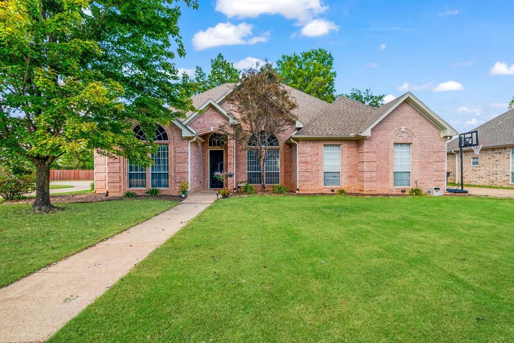 3725 Woodland Lane, Paris