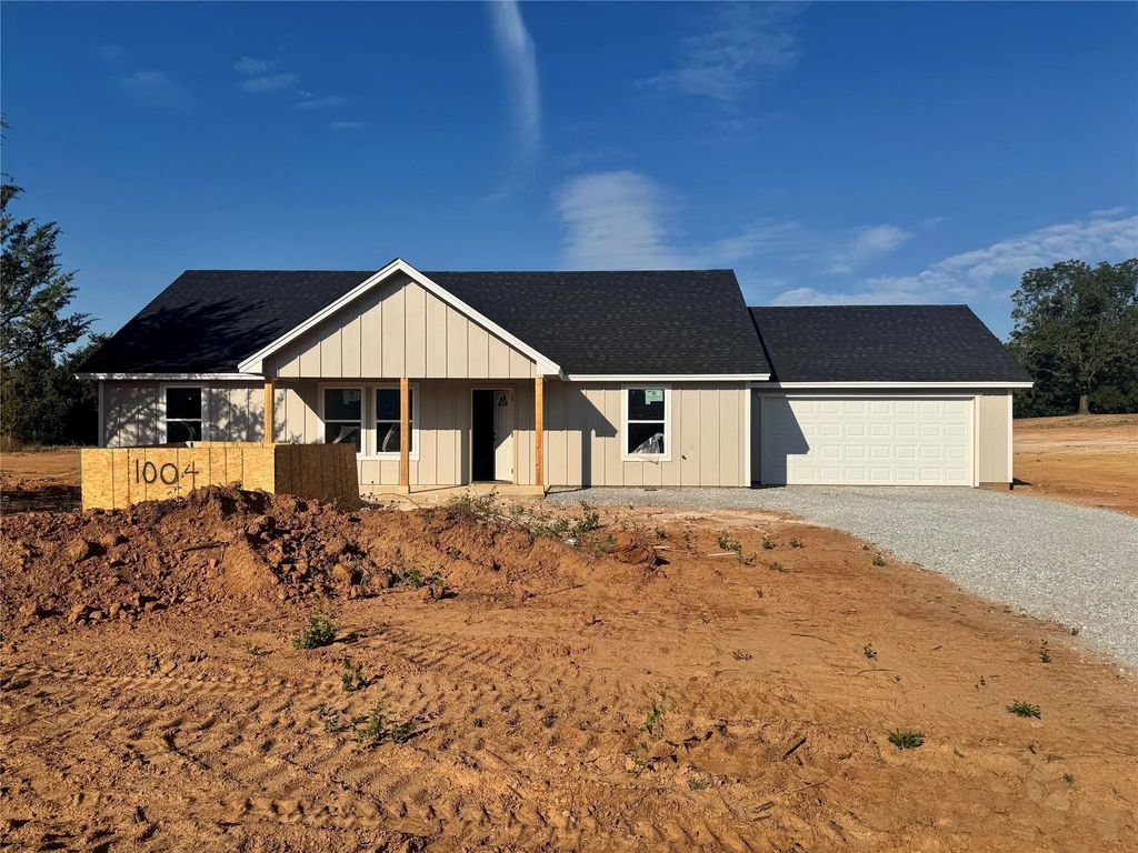 1004 Bradshaw Court, Springtown