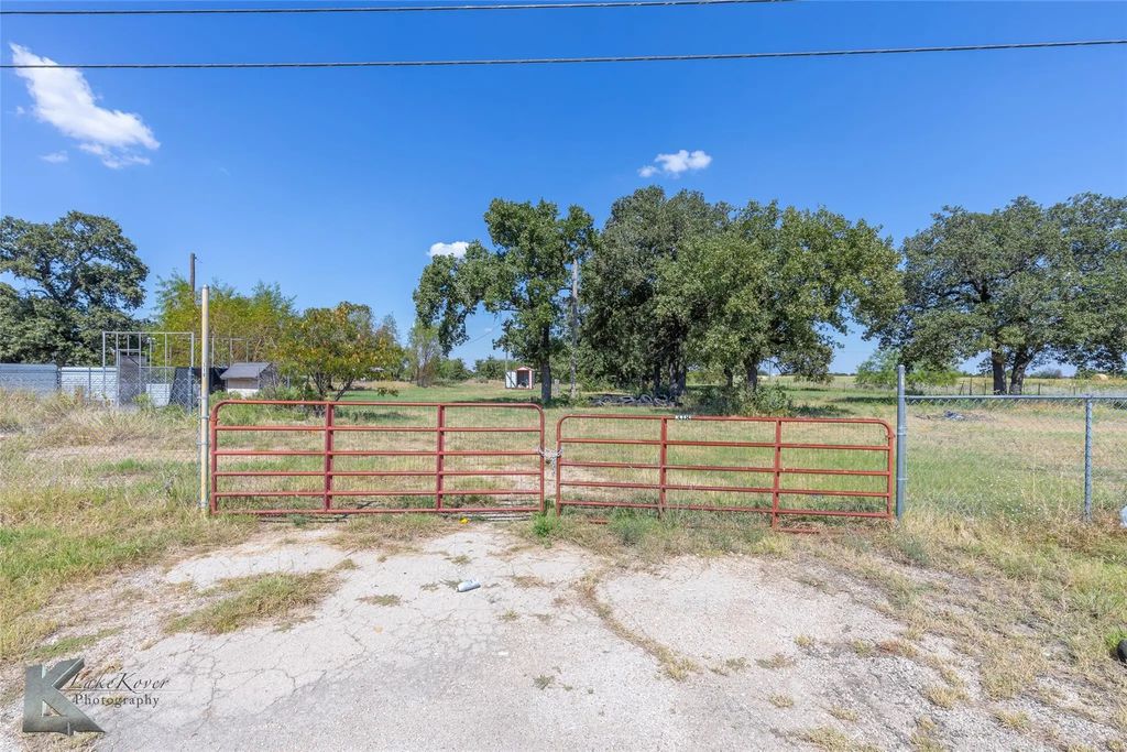 318 N Access Road W, Clyde