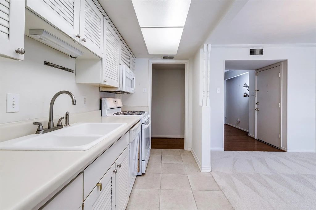 5833 Copperwood Lane 1131, Dallas