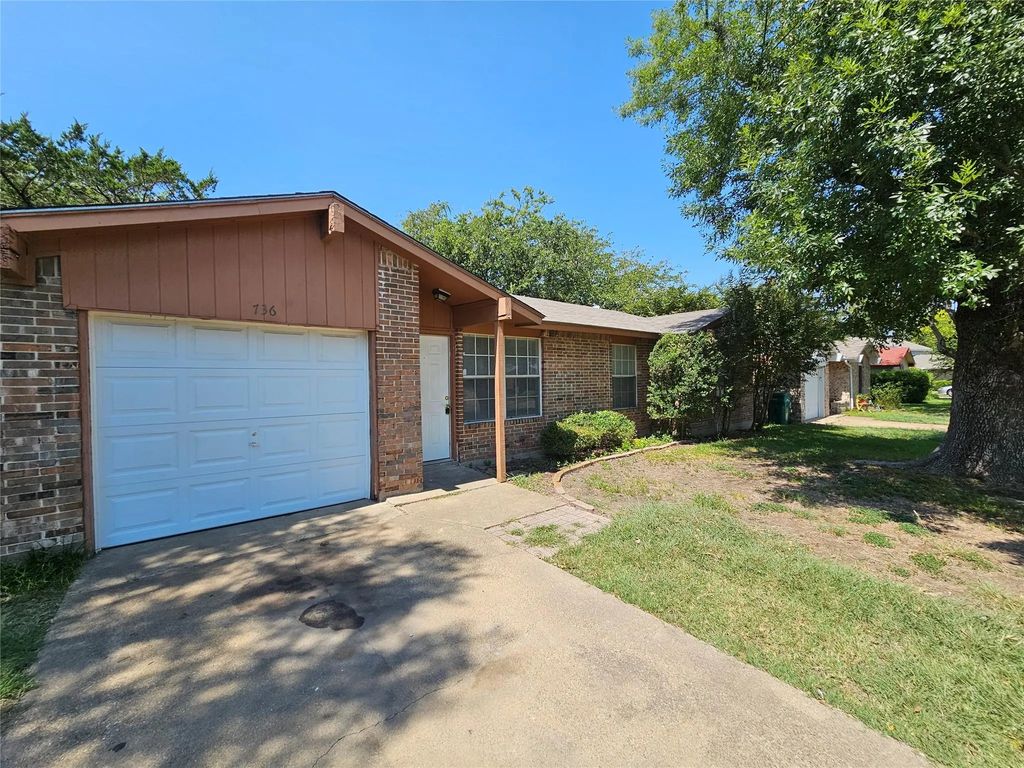 736 Lisa Lane, Cedar Hill