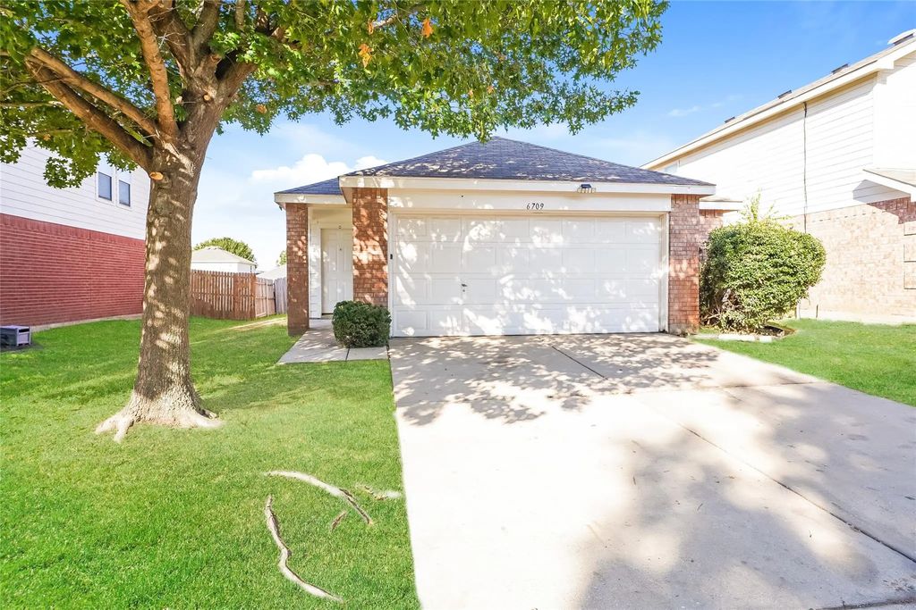 6709 Waterhill Lane, Fort Worth