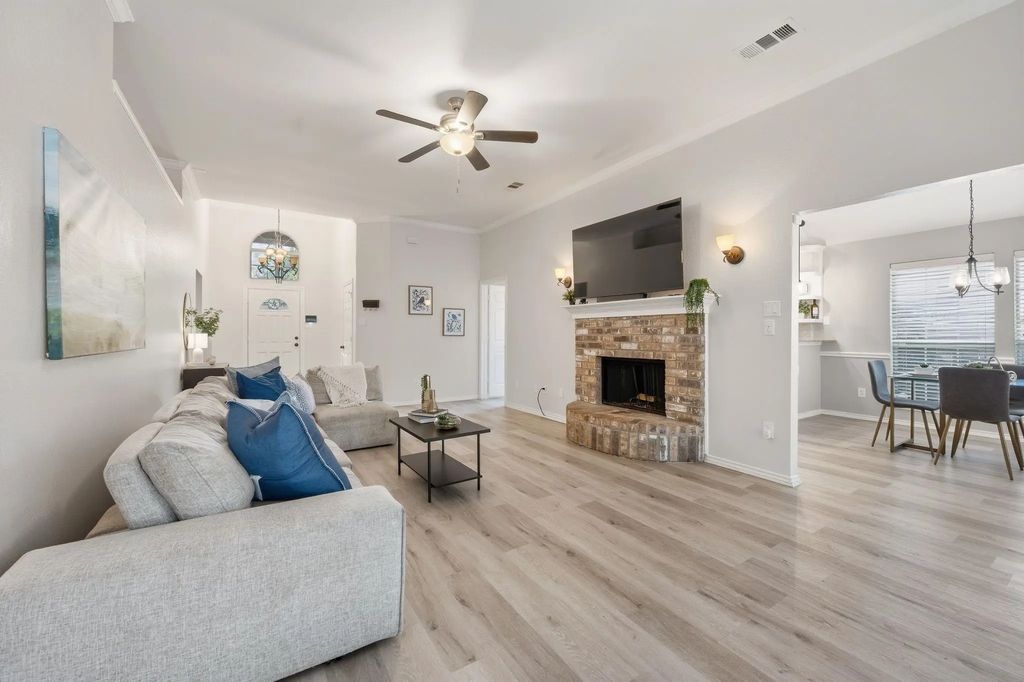 1617 Arbor Ridge Drive, Fort Worth