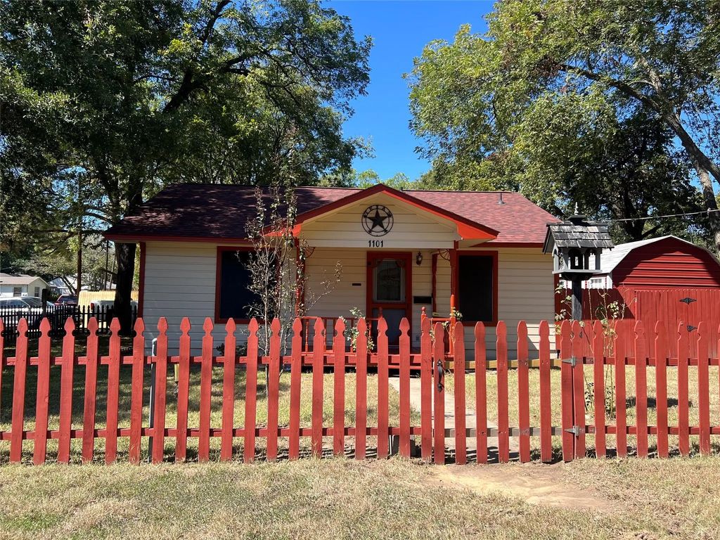 1101 N Rockwall Avenue, Terrell