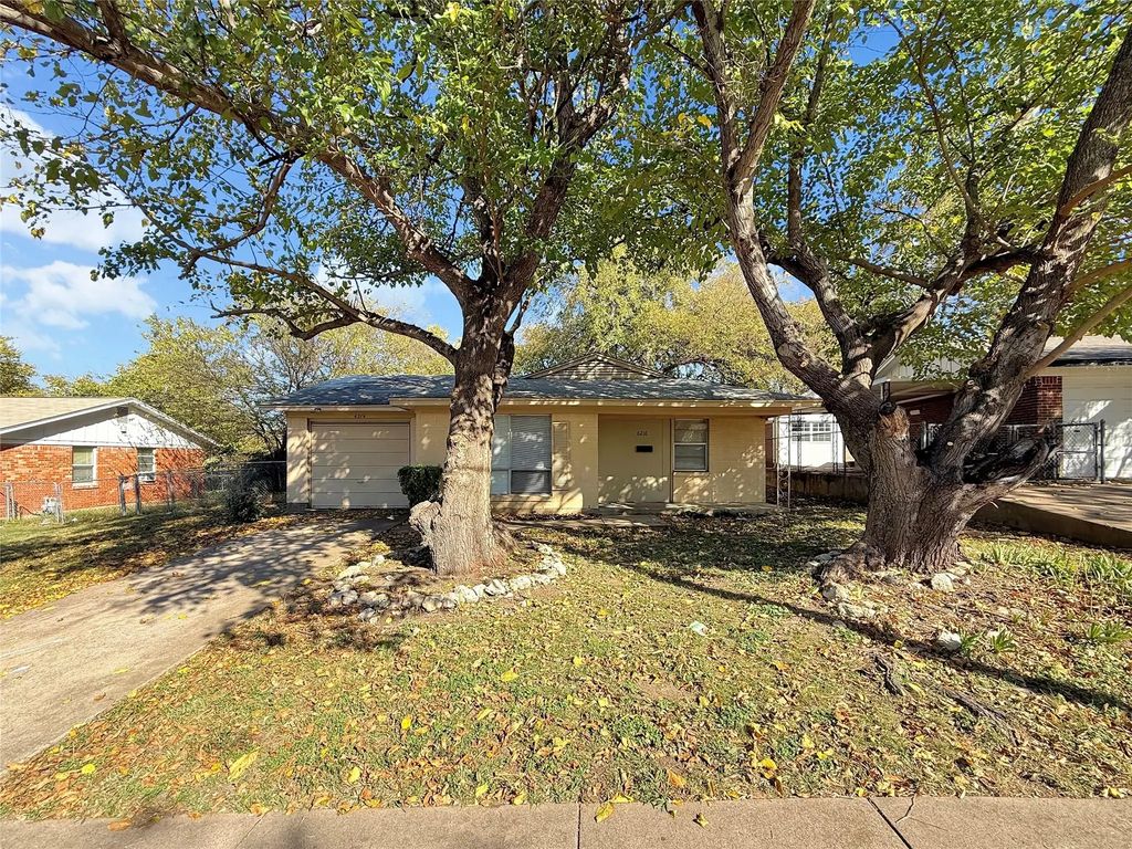 6216 Loydhill Lane, Fort Worth