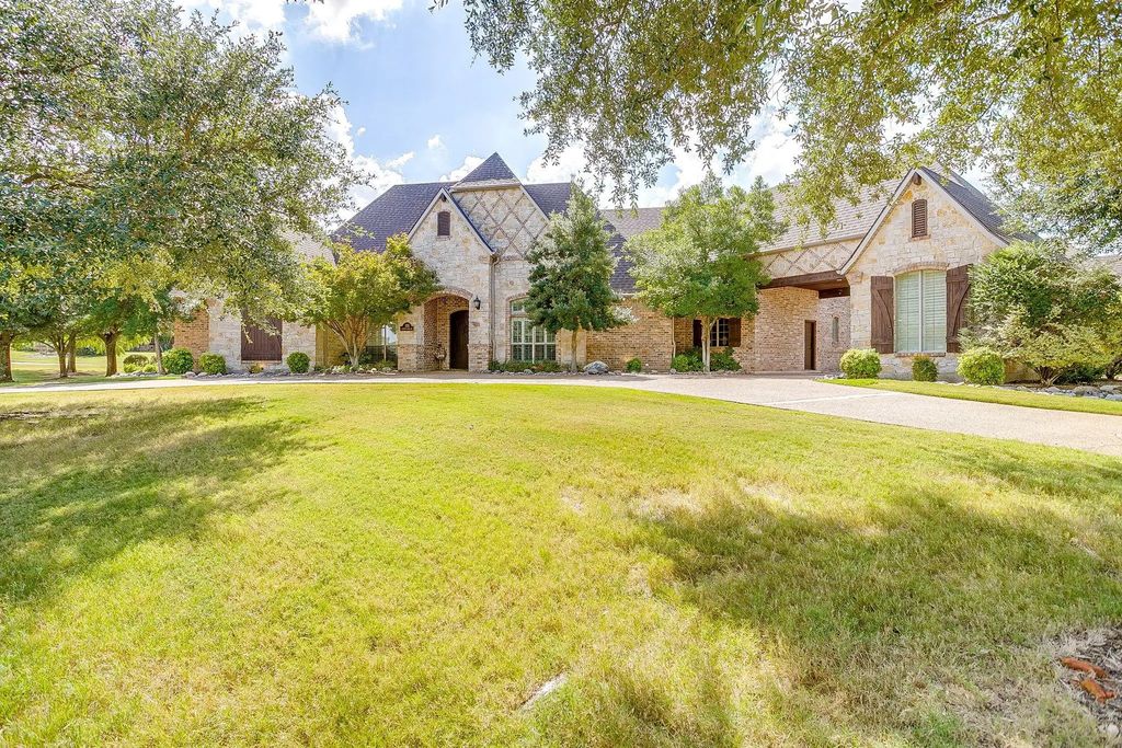 155 Country Vista Circle, Burleson