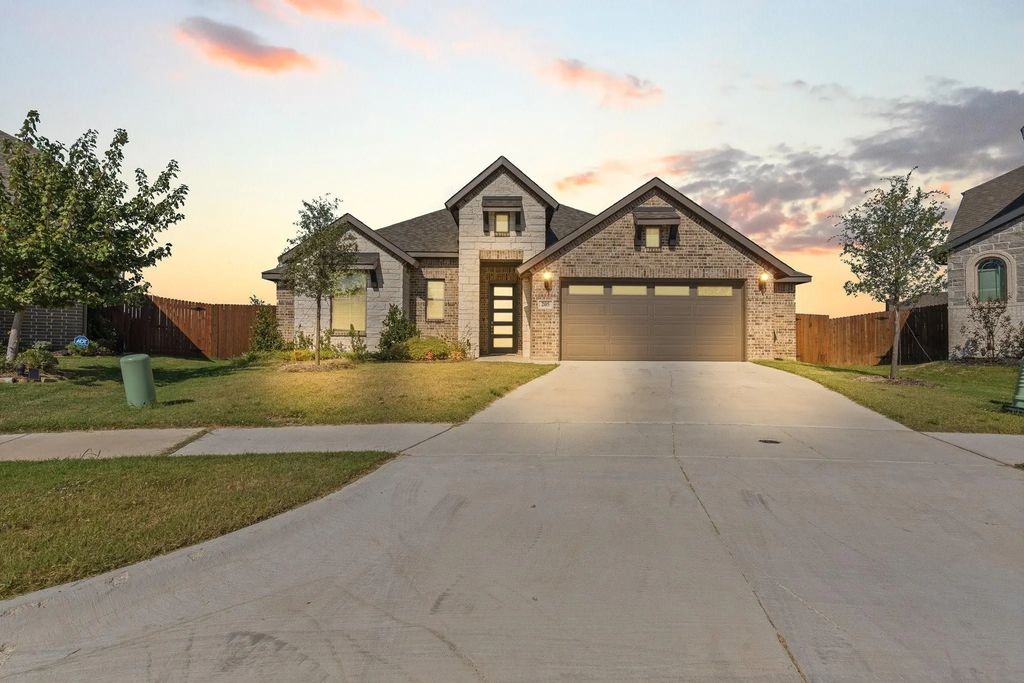205 Resting Place Road, Waxahachie