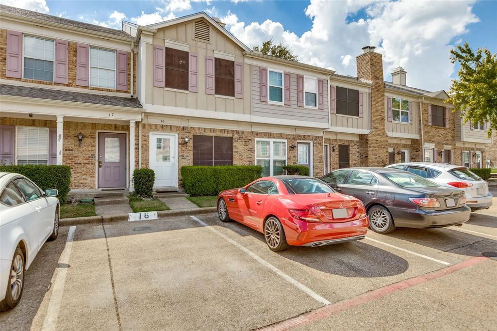 633 Carriagehouse Lane I-6, Garland