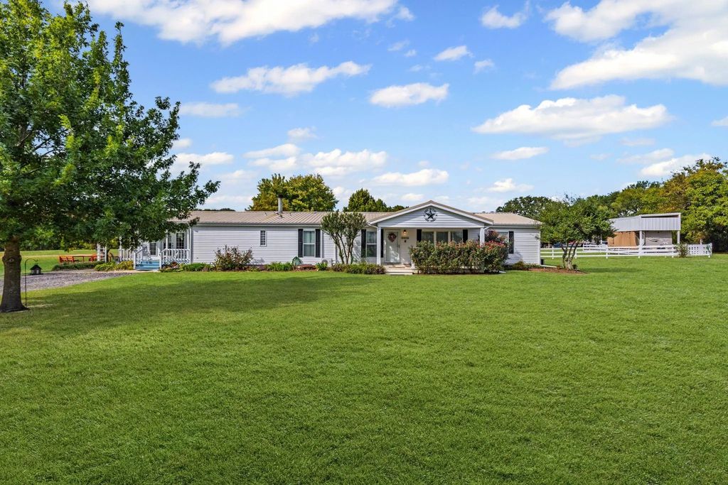 3721 Fm 1568, Campbell