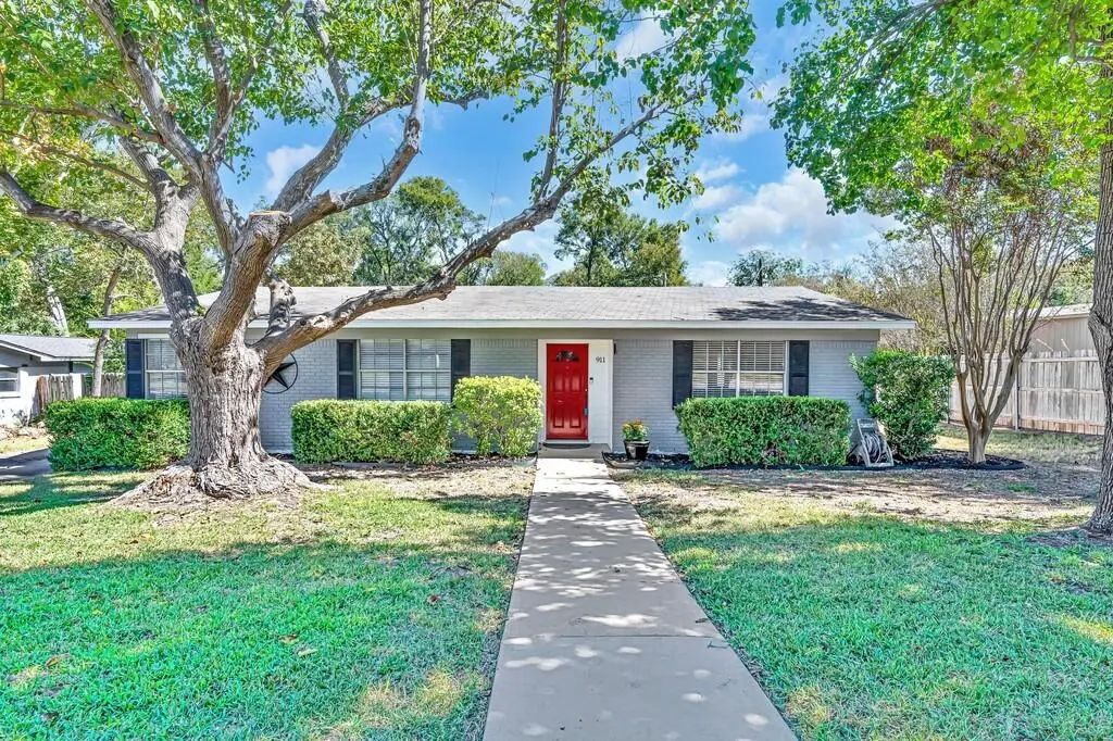 911 Fairway Road, Woodway