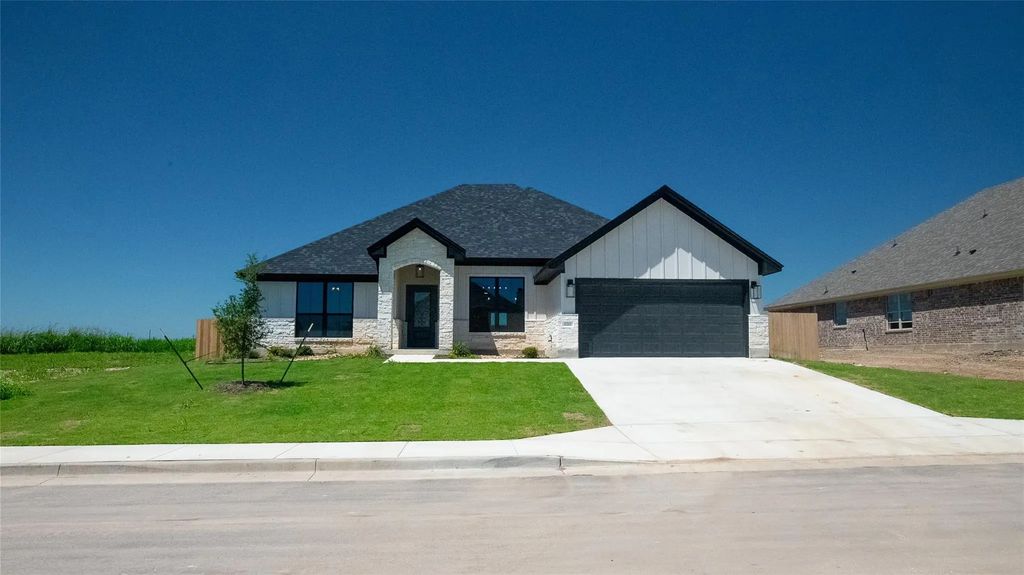 1321 Red Rock Road, Hewitt