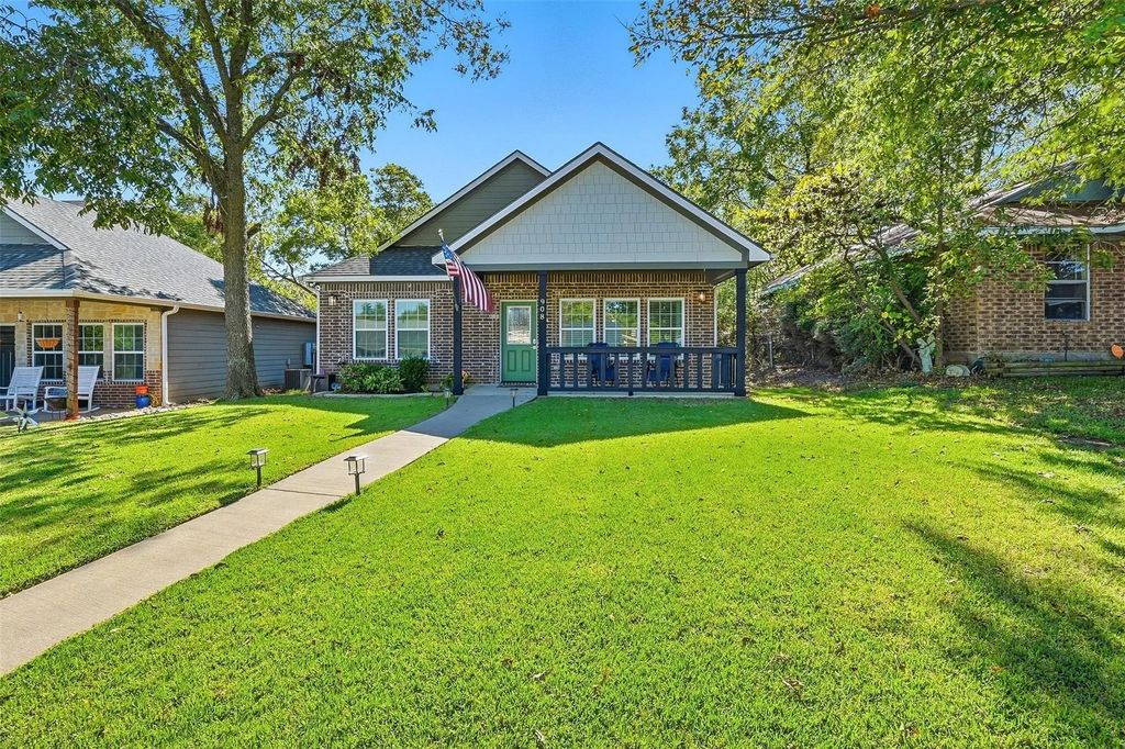 908 W Murray Street, Denison