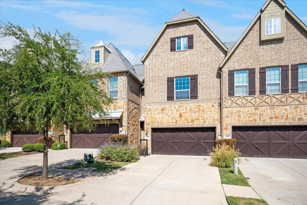561 Reale Drive, Irving