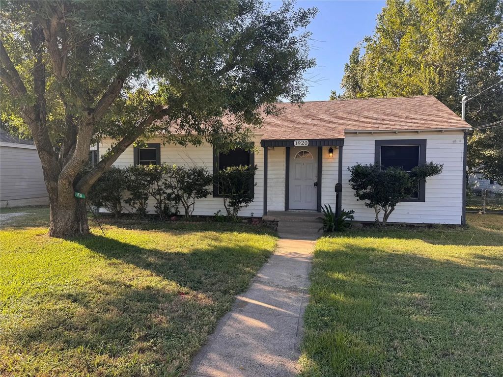 1920 Pembroke Street, Irving