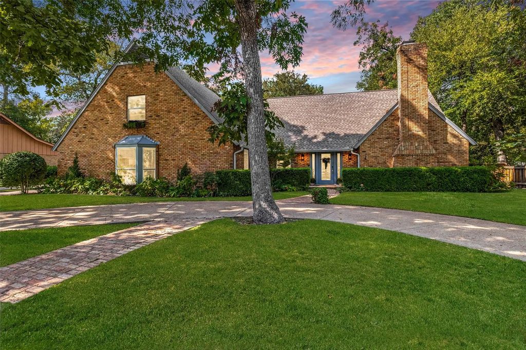 2233 Elderoaks Lane, Dallas